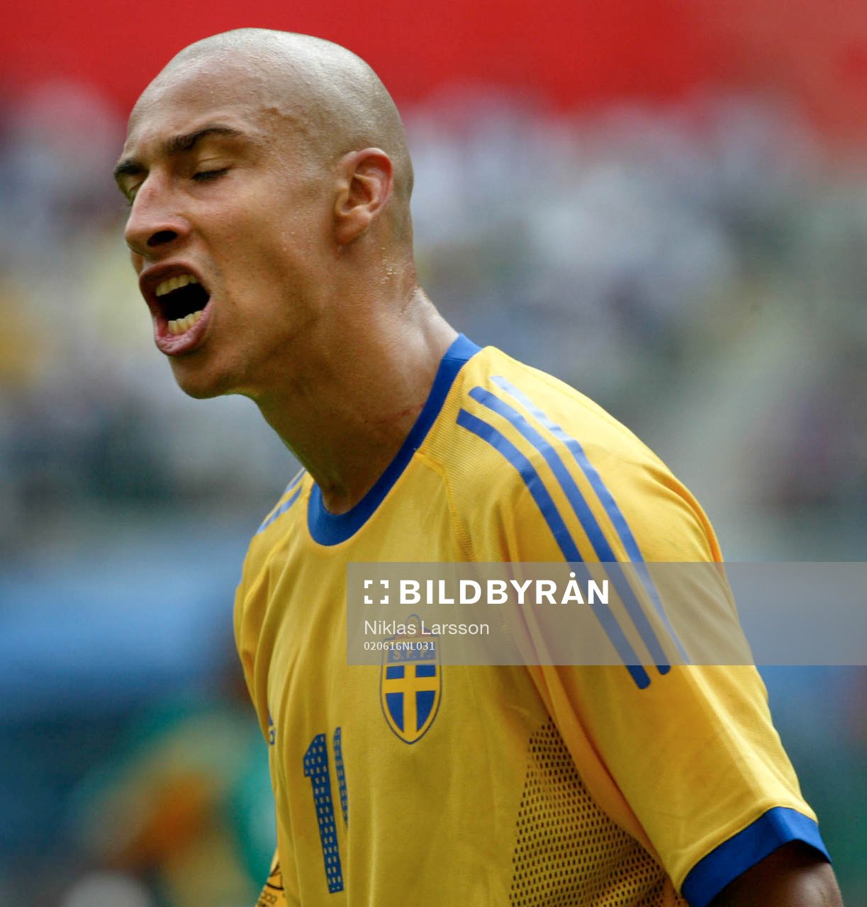 Henrik Larsson (Henke Larsson) skriker ut sin ilska