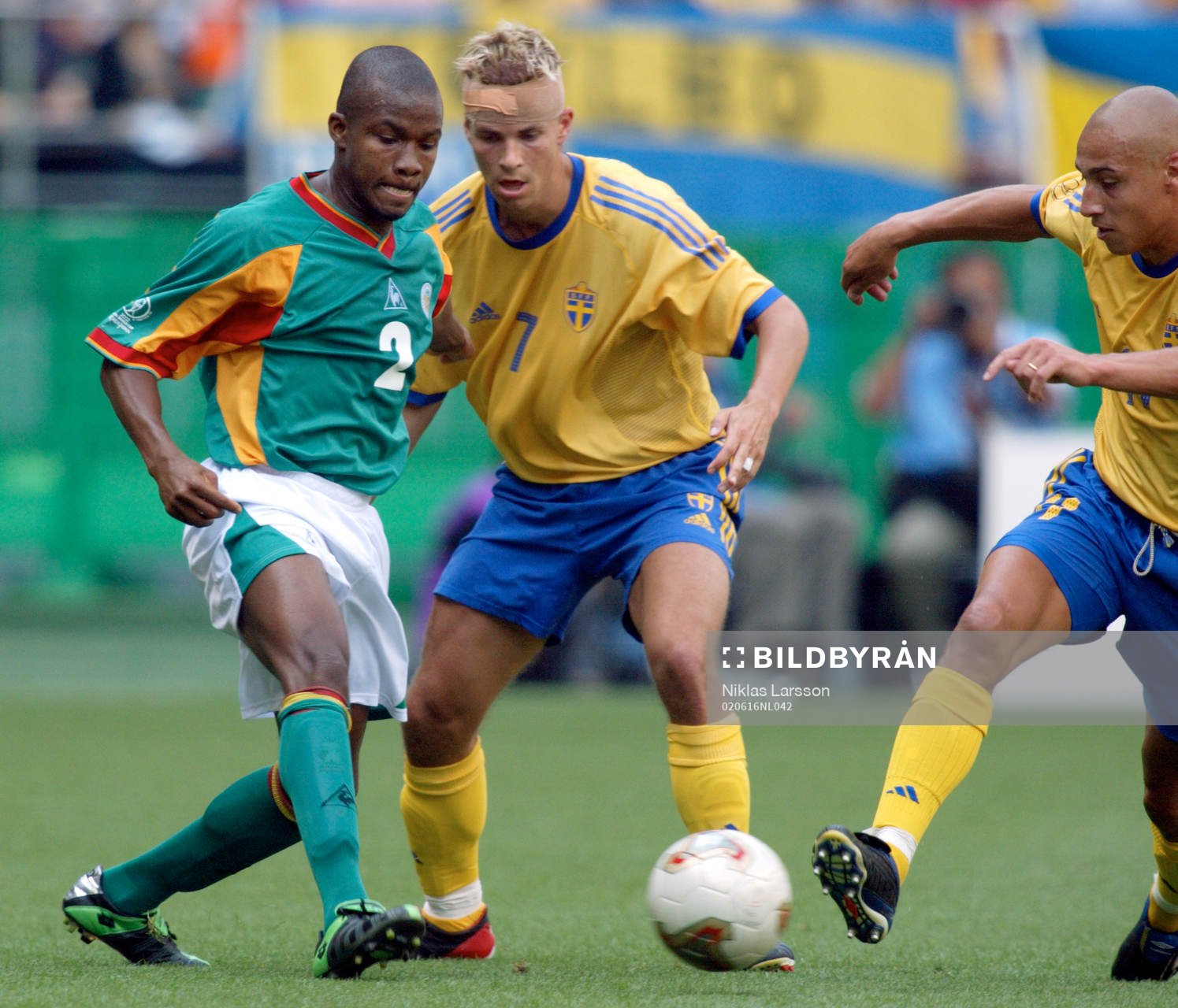 Niclas Alexandersson, Henrik Larsson och Omar Daf, Senegal