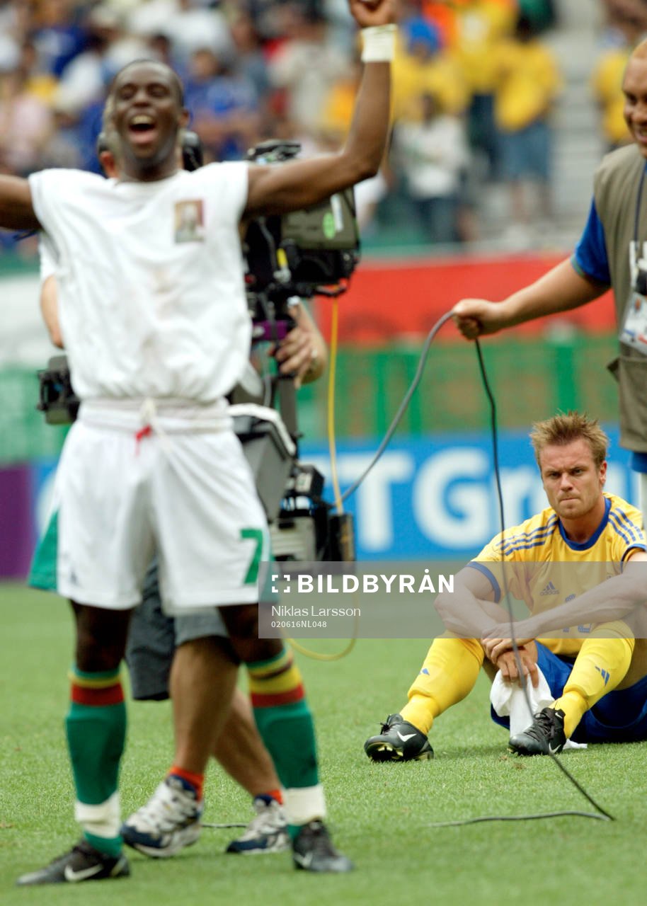 Matchvinnaren Henri Camara jublar och Mattias Jonson