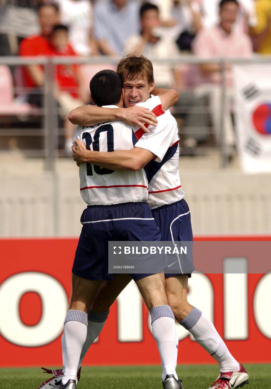 Brian McBride och Claudio Reyna, USA (Jubel)