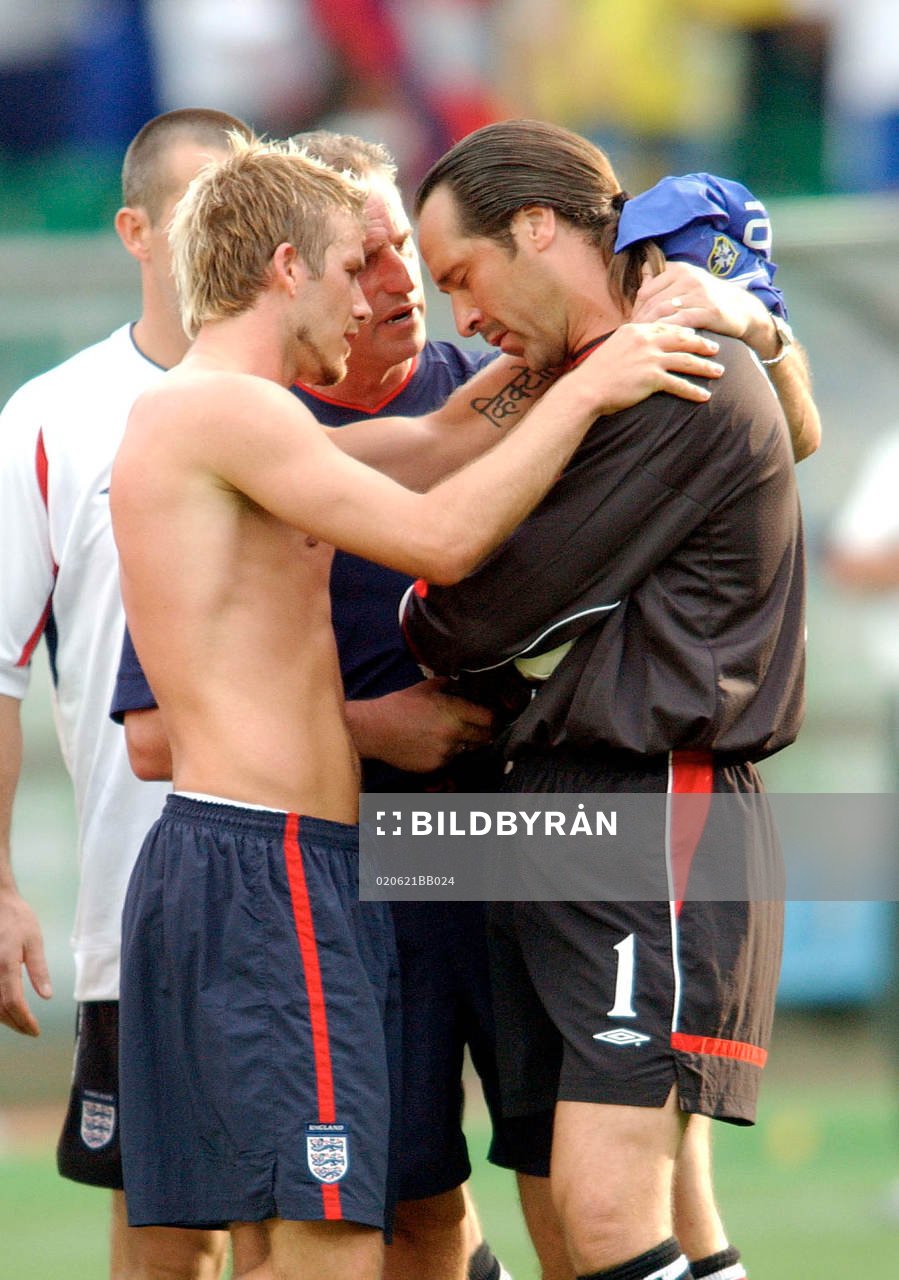 England är utslagna. David Beckham, England tröstar
