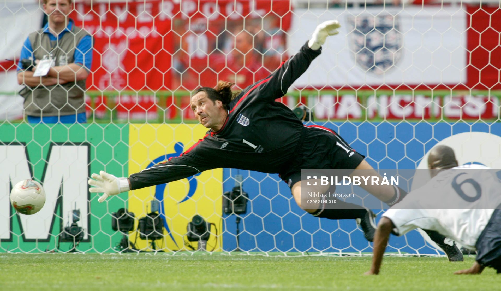 David Seaman släpper in Rivaldos 1-1 mål