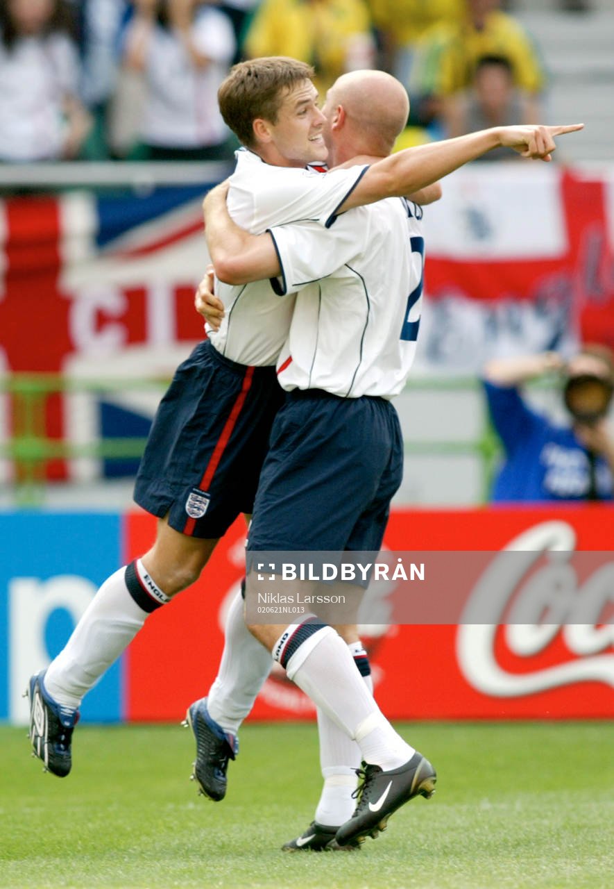 Michael Owen och Danny Mills, England. Jubel, glädje