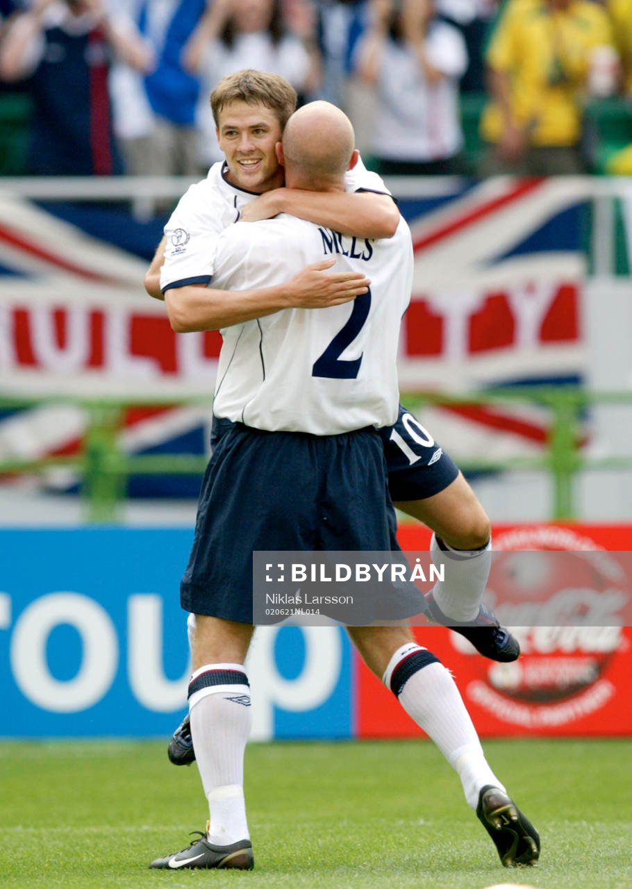 Micheal Owen och Danny Mills. Jubel, glädje