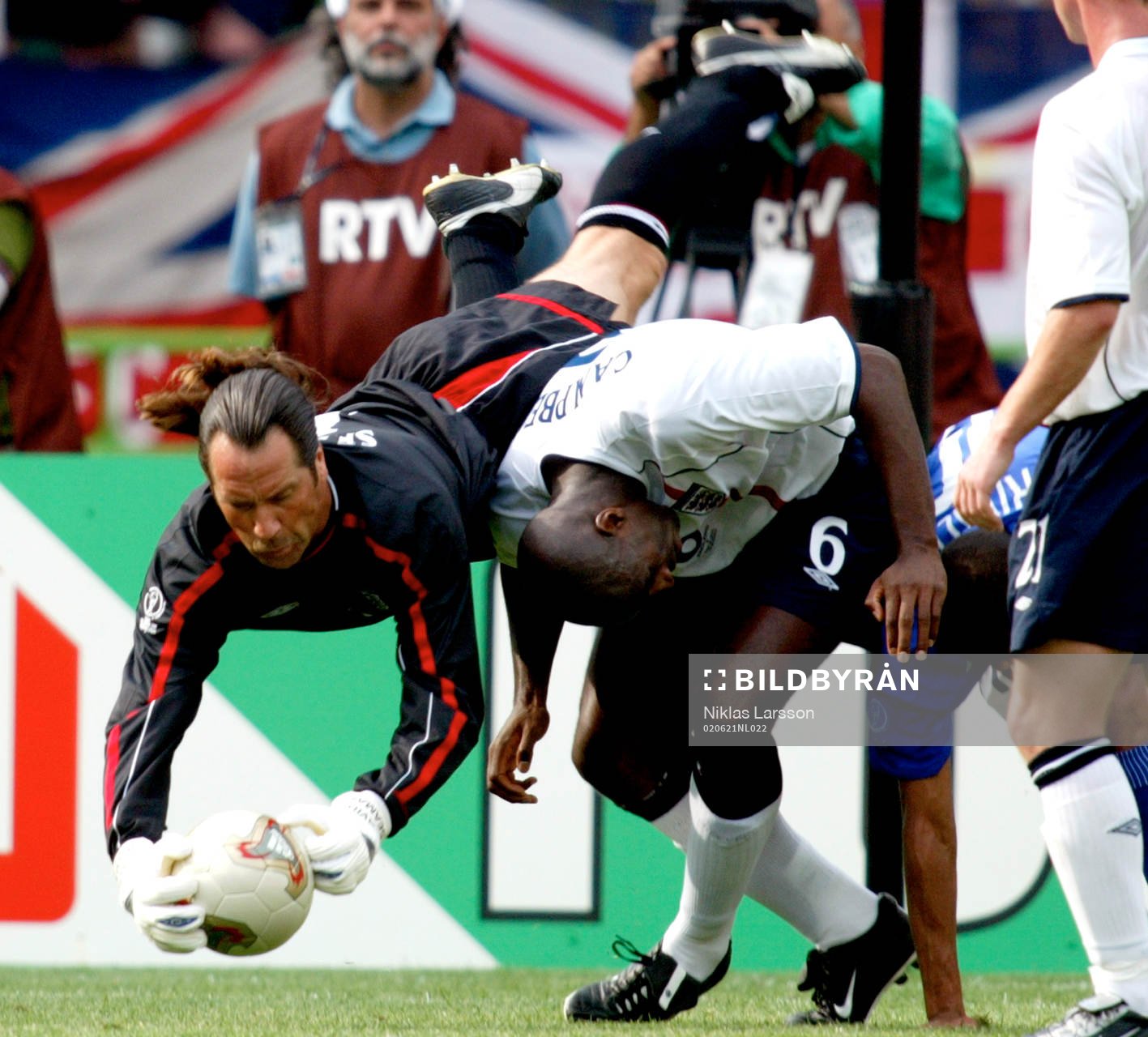 David Seaman räddar