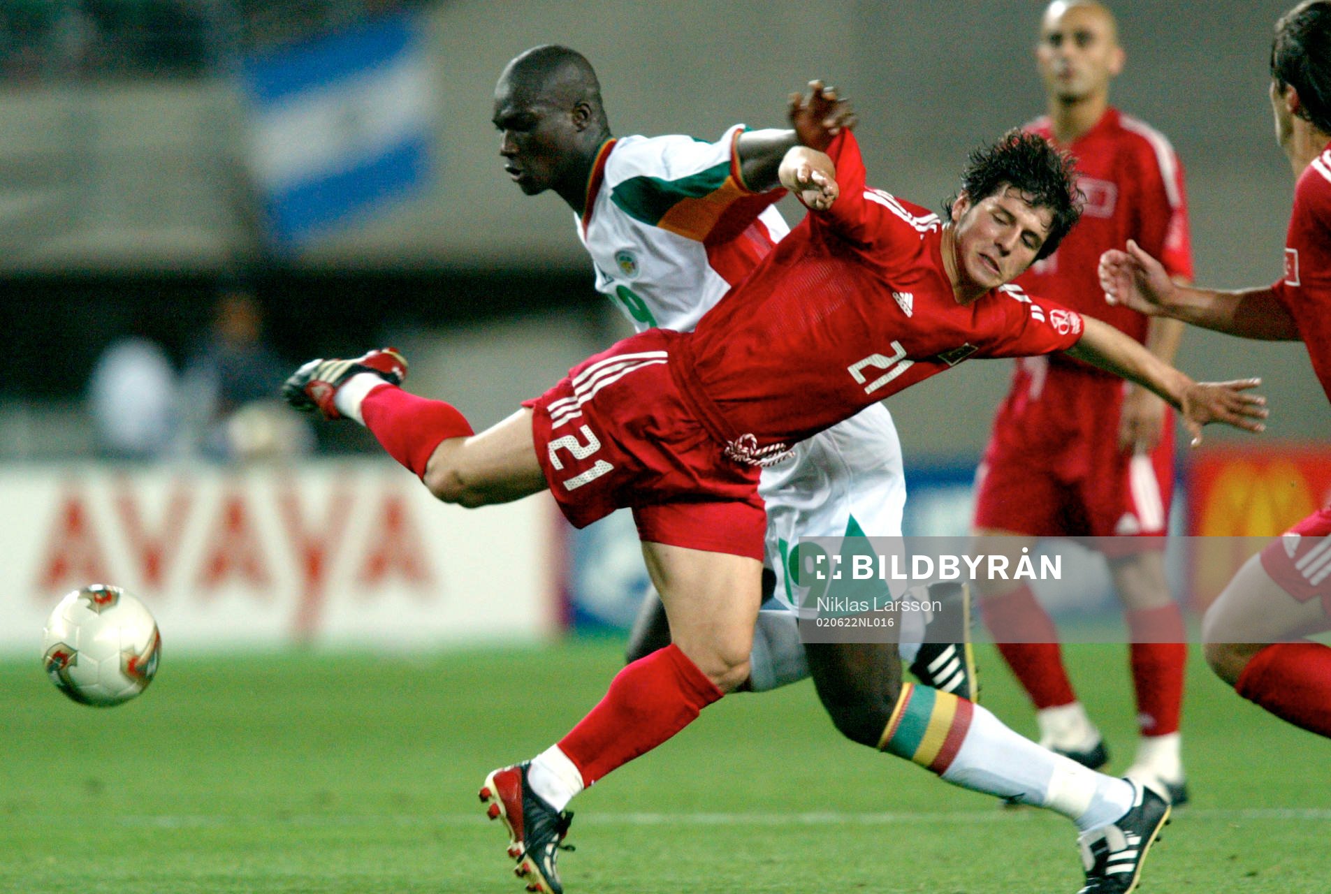 Emre Belözoglu, Turkiet och Bouba Diop, Senegal