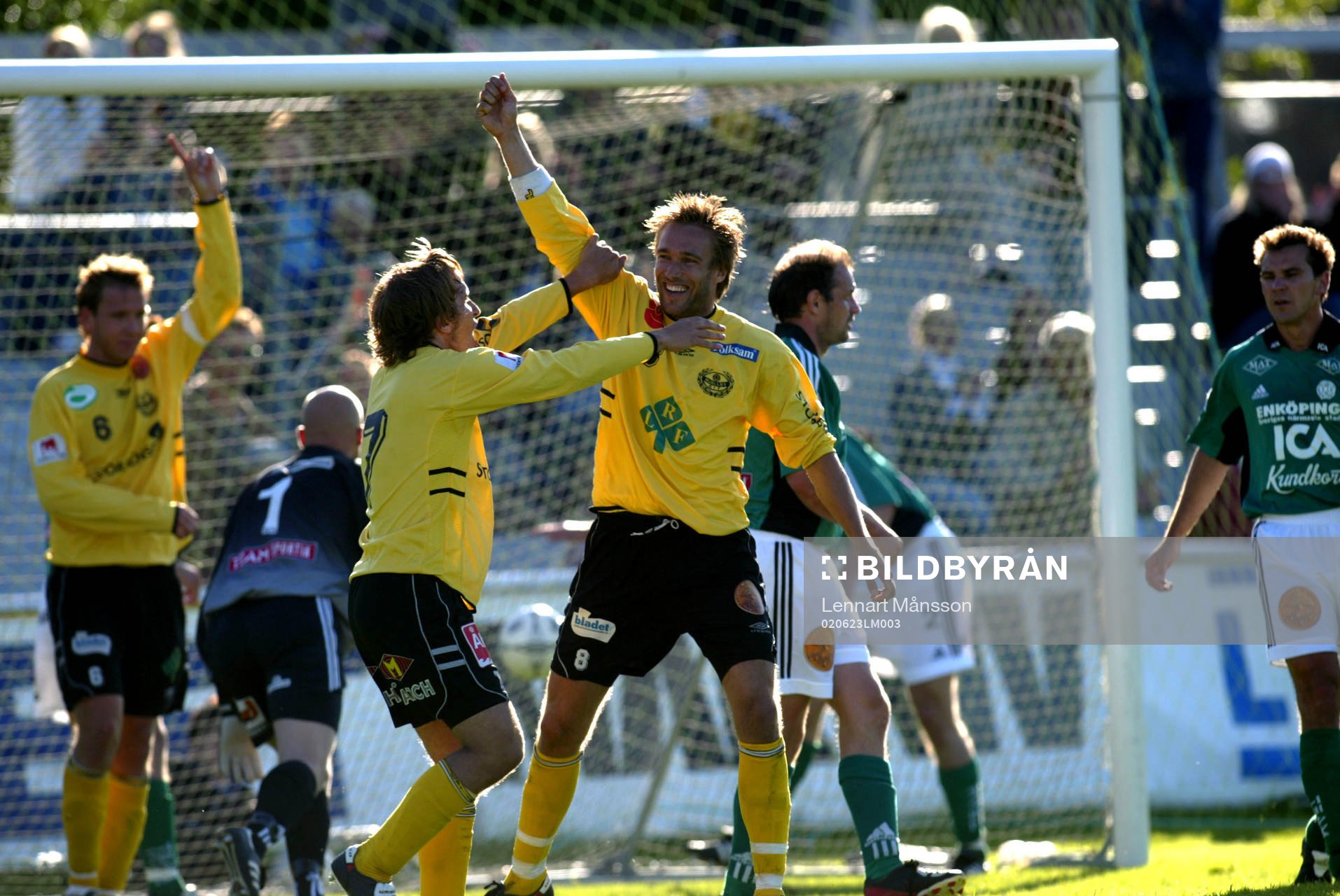 2-0, Mattias Rosén har avgjort genom en frispark några