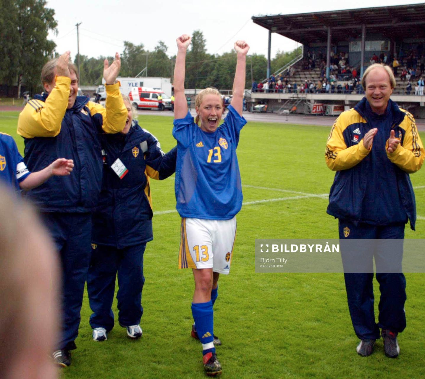 Tvåmålsskytten Anna-Maria Eriksson jublar (jubel)
