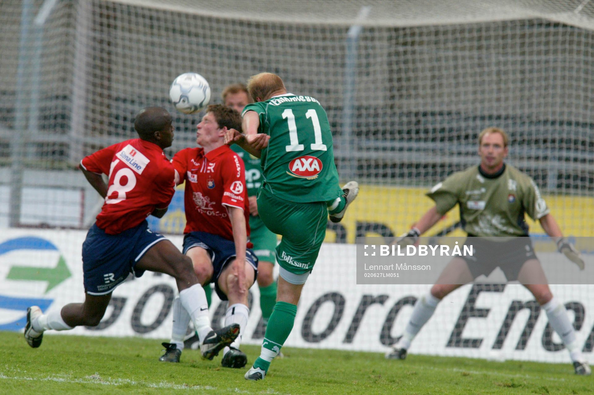 Andreas Hermansson skjuter mot Örgrytes mål