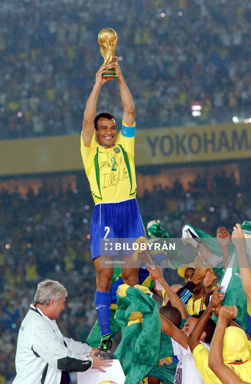 Cafu med pokalen. Brasilien världsmästare. Jubel