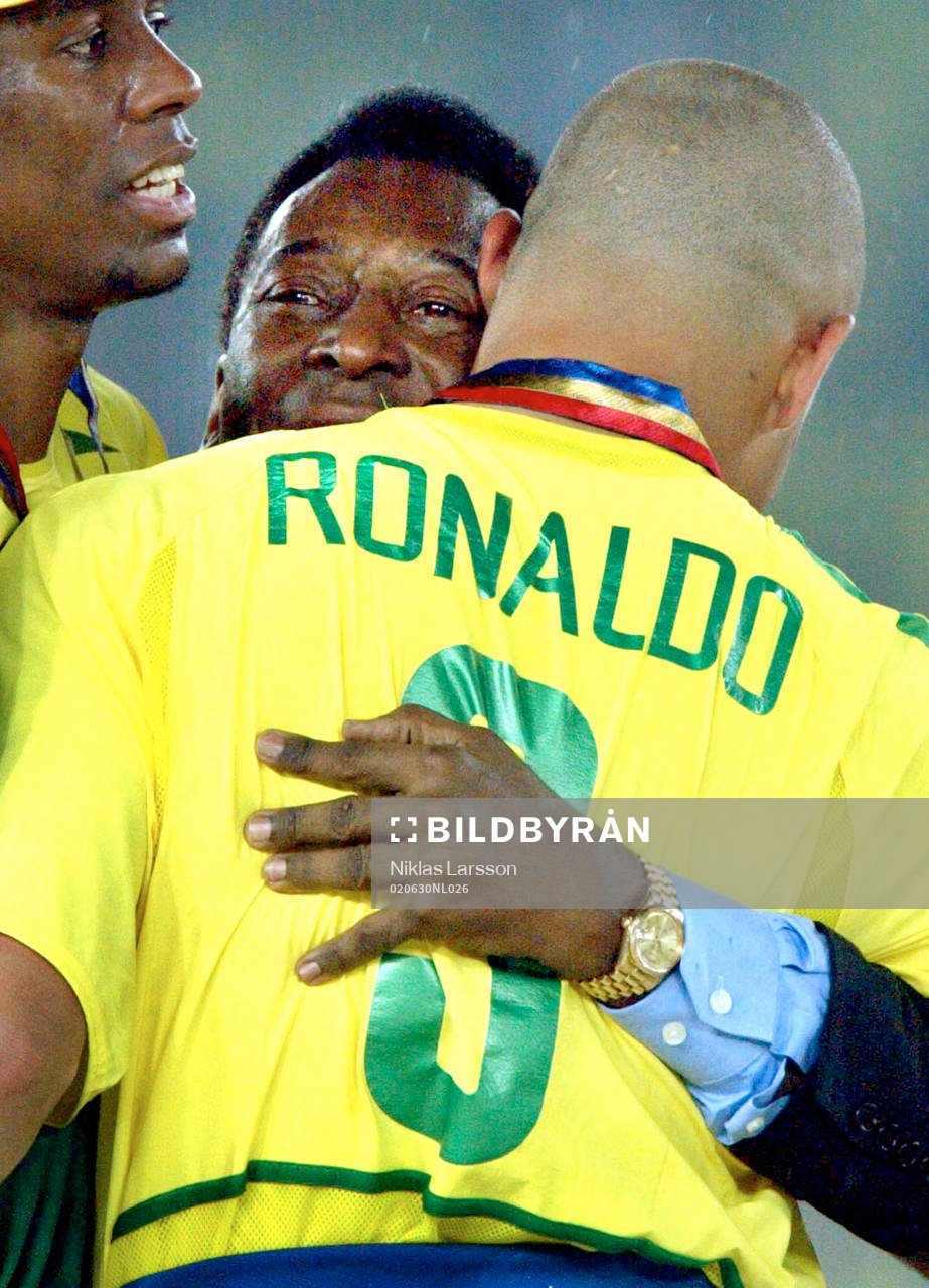 Brasilien världsmästare! Pele gratulerar Ronaldo