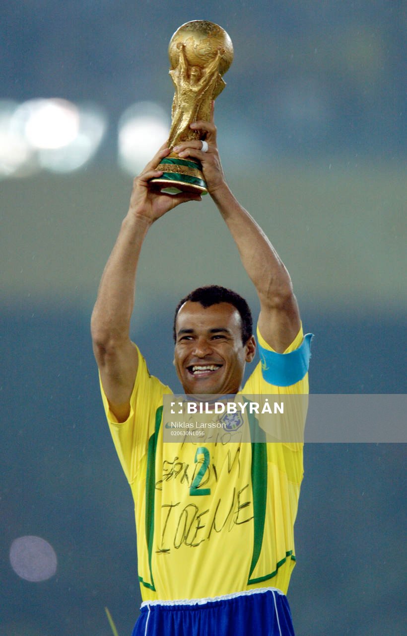 Cafu med bucklan. Buckla, pokal, glädje