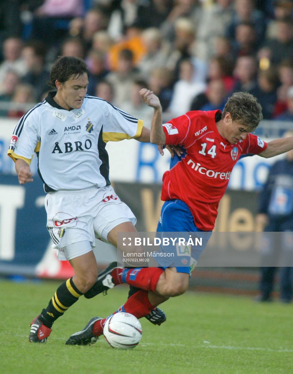Stefan Ishizaki, AIK trycker på Martin Fribrock,