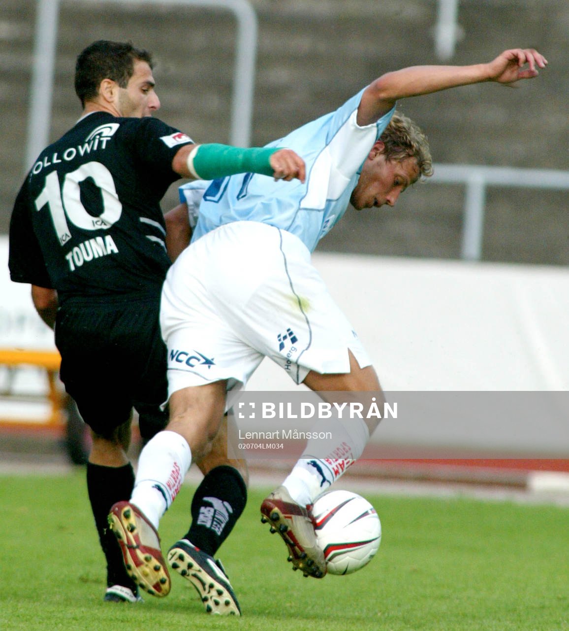 Sharbel Touma tacklar Erik Johansson