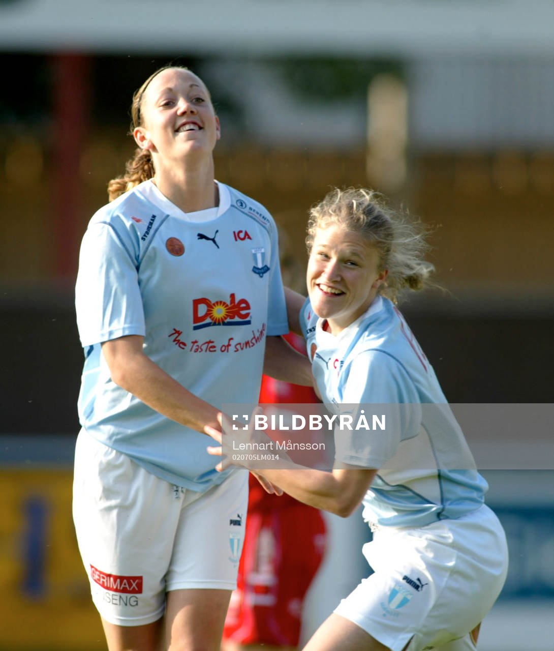 Therese Sjögran grattar Frida Nordin, Malmö FF. Jubel