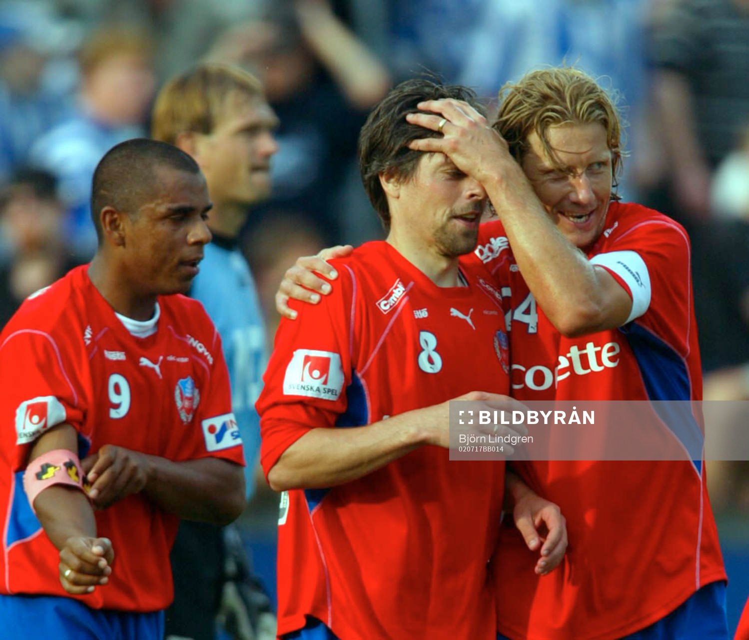 Alvaro Santos och Jesper Jansson gratulerar Lars Bakkerud,