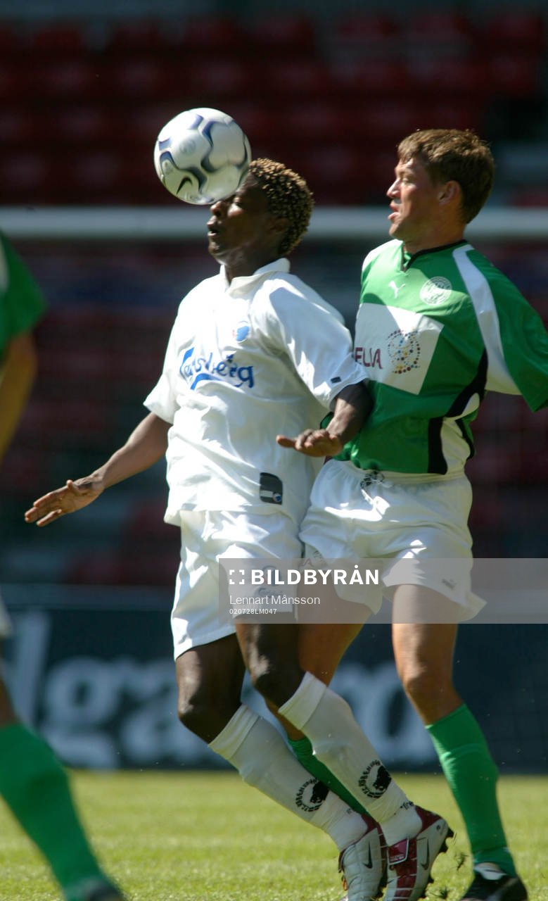 Sibusiso Zuma trycks i ryggen. tackling bakifrån. Nick