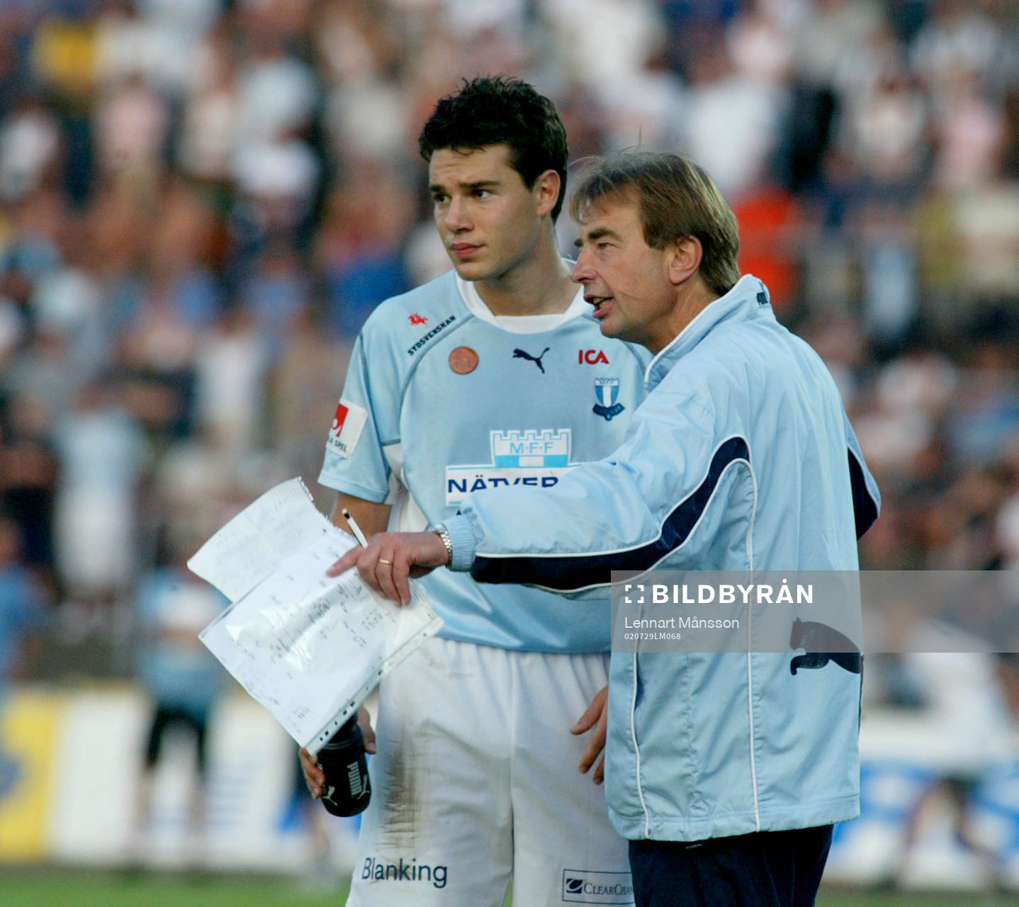  Tom Prahl, tränare, Malmö FF, ger instruktioner till Gudmunder Mete.