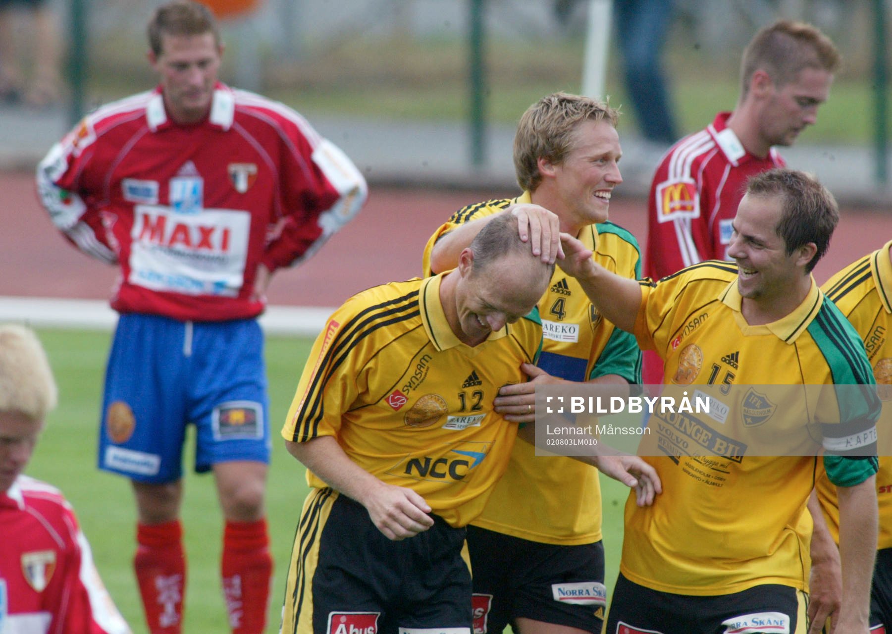  Måljubel, jubel, Christian Karlsson grattas av Stefan Noresson och Martin Nilsson.