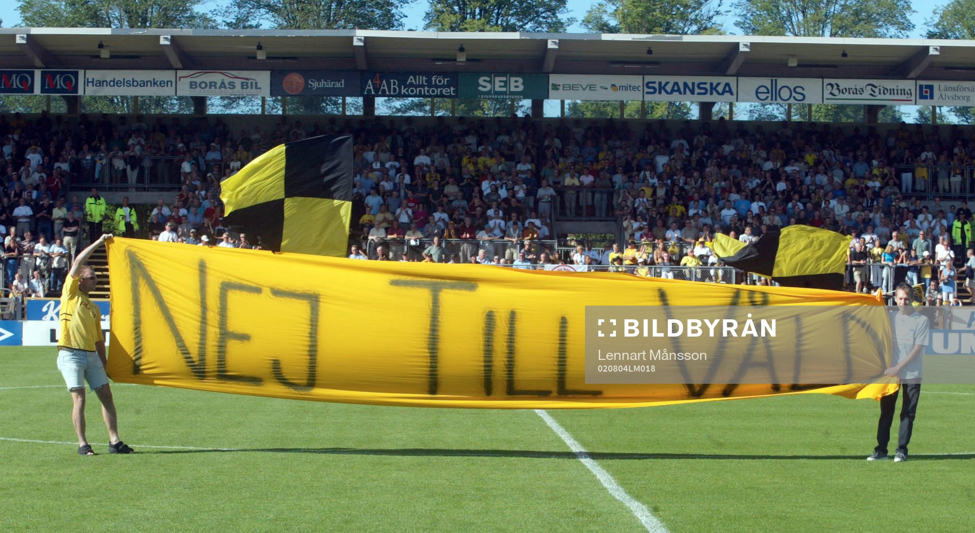 Guliganerna Elfsborgs supportrar, banderoll Nej till Våld