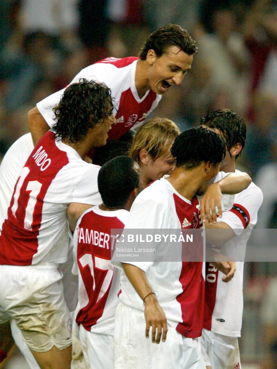 Zlatan Ibrahimovic och de andra i Ajax jublar, jubel