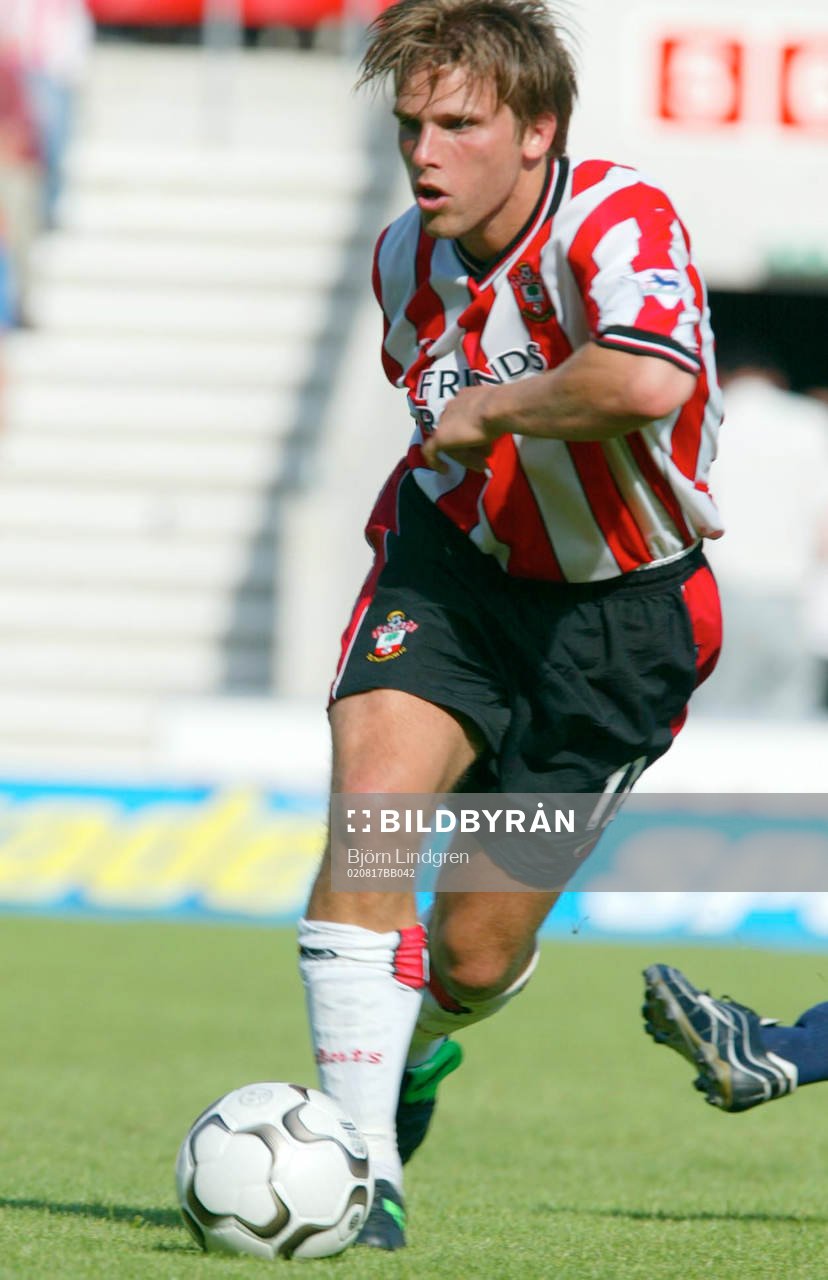Fotboll, Premier League, (Engelsk Liga), Southampton - Middlesbrough: Anders Svensson, Southampton med bollen under kontroll