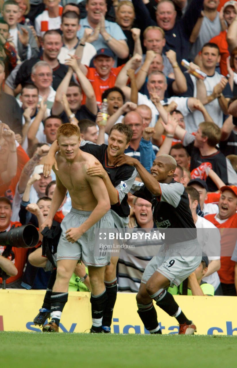  John Arne Riise gratuleras av Michael Owen och El-Hadji Diouf efter Riises 0-1-mål