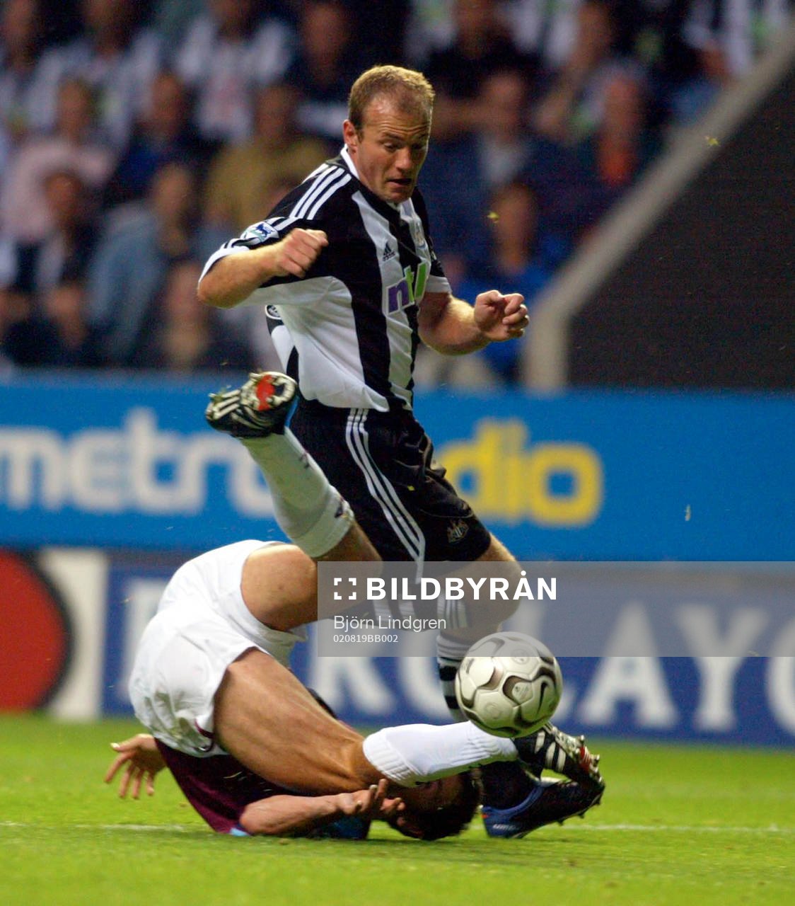 Fotboll, Premier League (Engelsk Liga), Newcastle - West Ham: Alan Shearer, Newcastle rundar en fallen back...