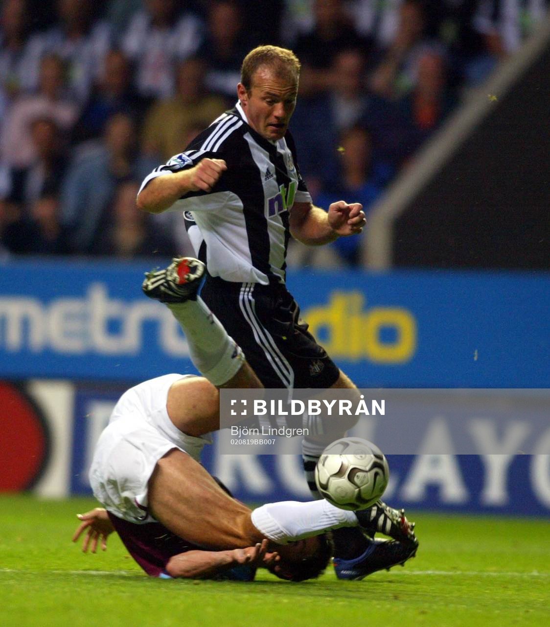  Alan Shearer rundar en fallen back...