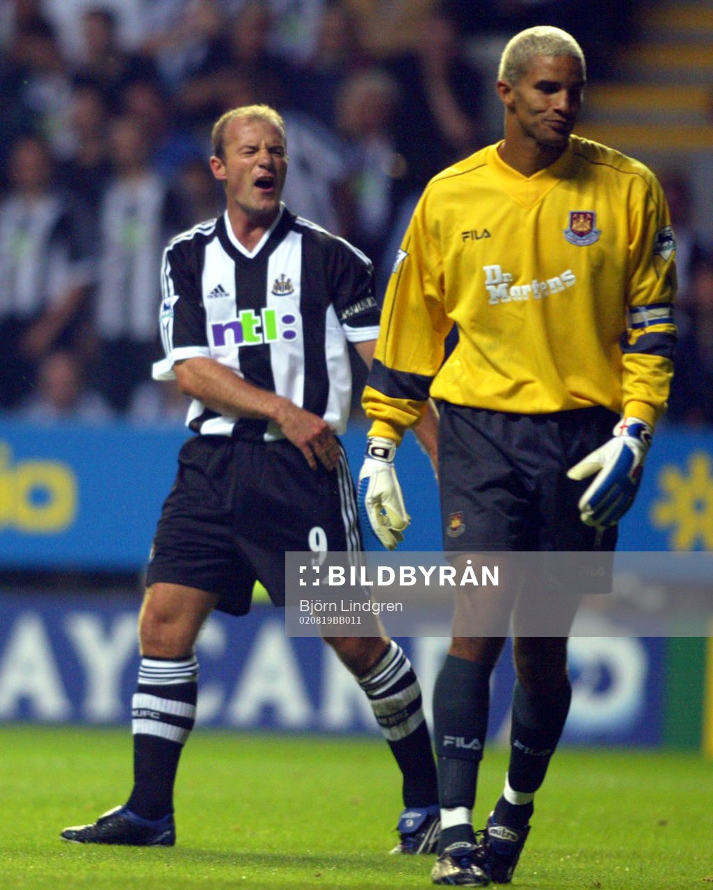 Alan Shearer, Newcastle och David James, West Ham