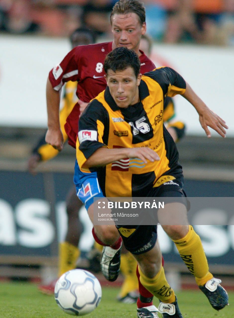 Tobias Hysén jagas av Patrik Karlsson