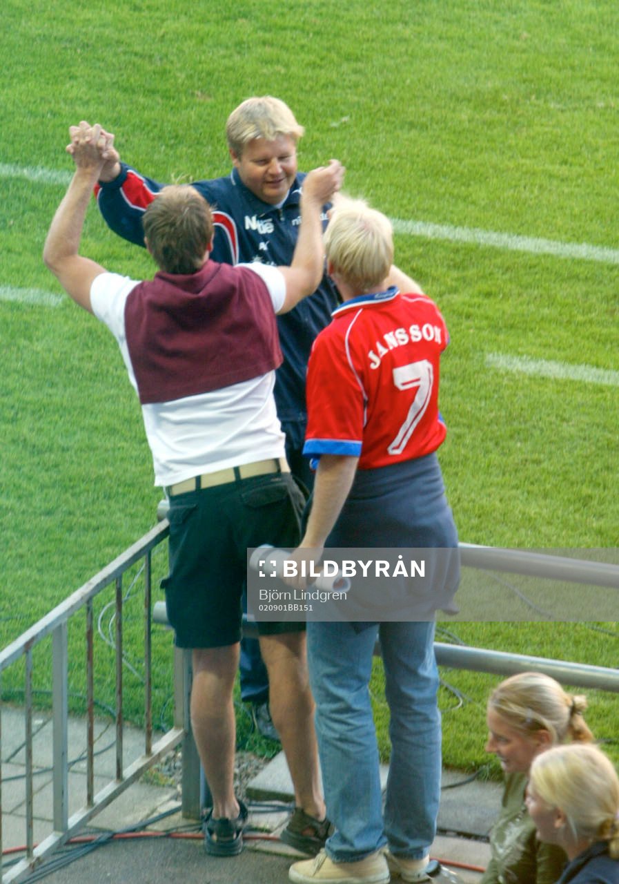 Peter Swärdh, tränare Helsingborg hyllas av supportrar