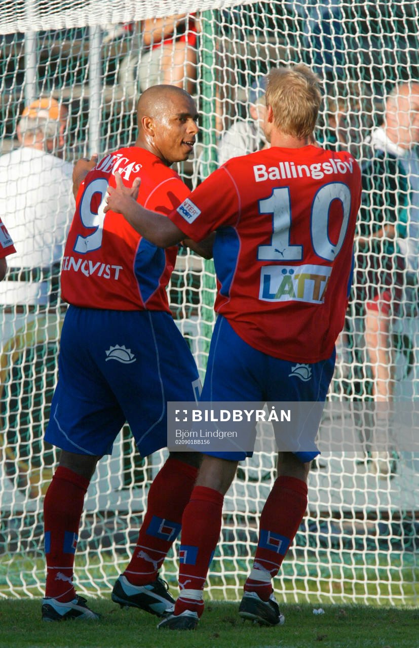 Hans Eklund gratulerar Alvaro Santos, Helsingborg för