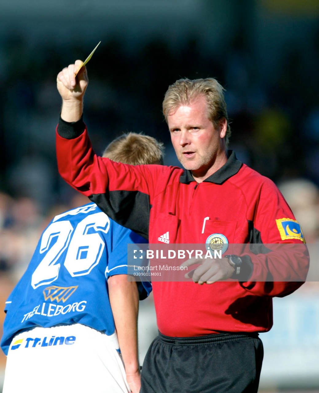 Johnny Lundbäck, domare. Gult kort, varning