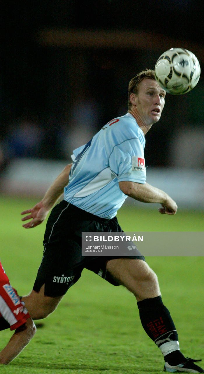 Niklas Skoog, MAlmö FF,  Nick. Fixerar bollen