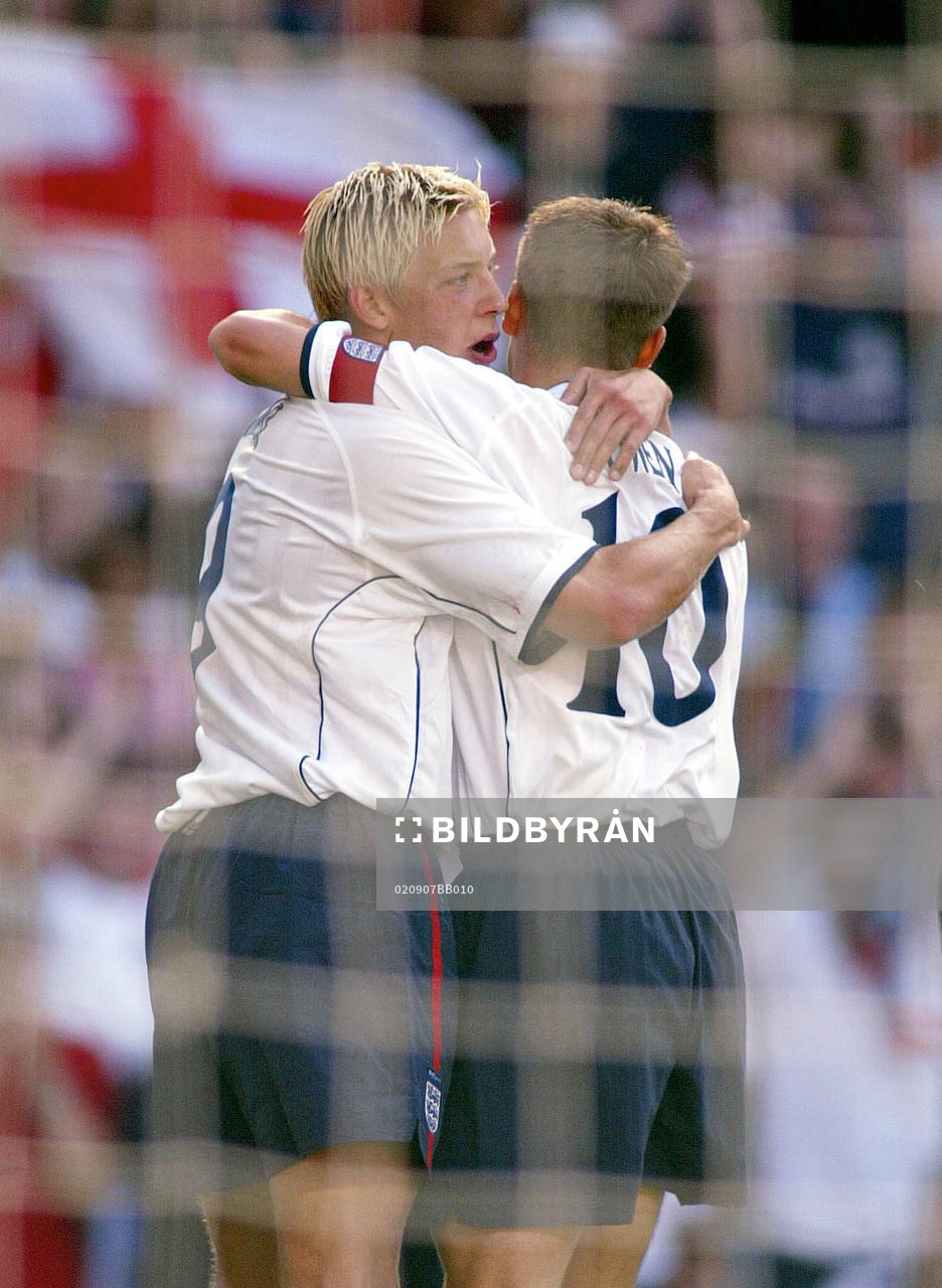 Alan Smith och Michael Owen jublar