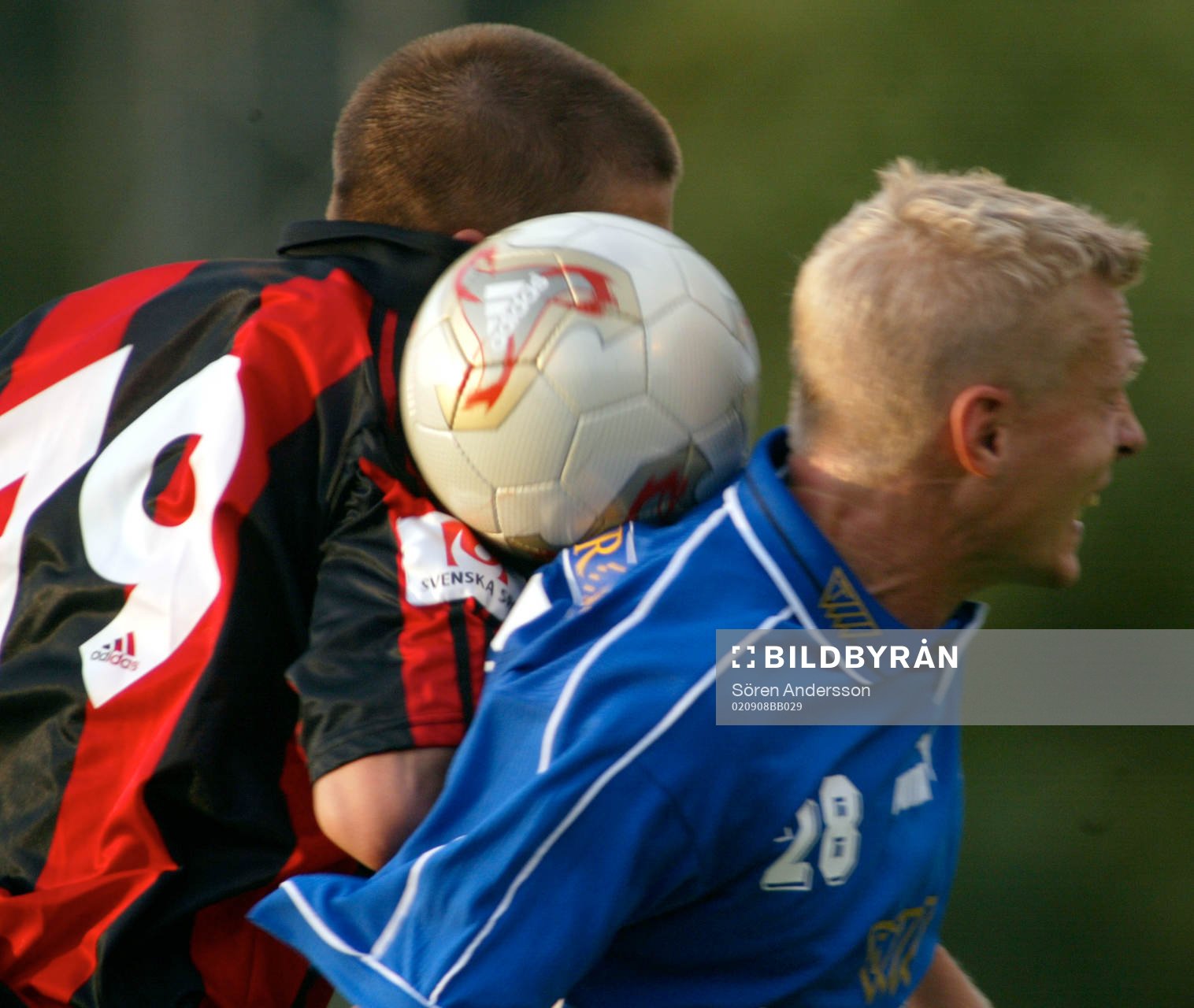  Mikael Nordh, Brommapojkarna och  Mats Lilienberg, Trelleborg, fotboll, boll.
