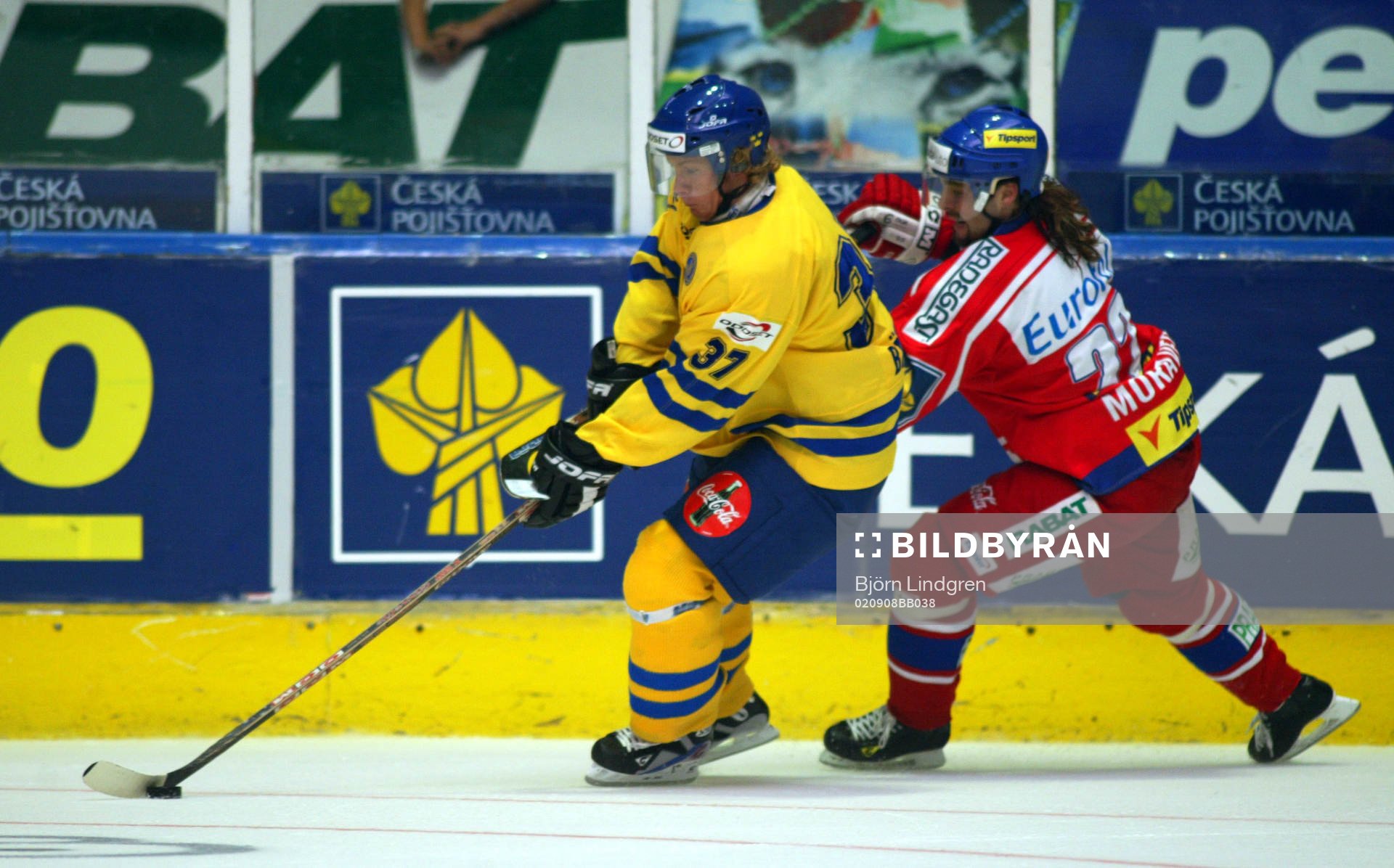 Per Bäcker driver upp pucken förbi en tjeck