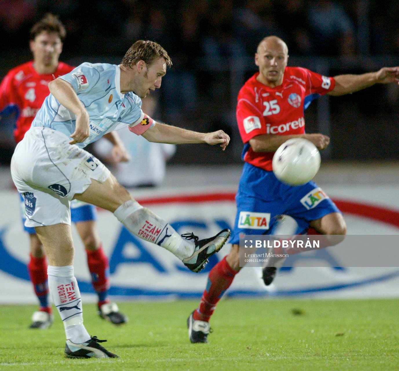 Niklas Skoog skjuter