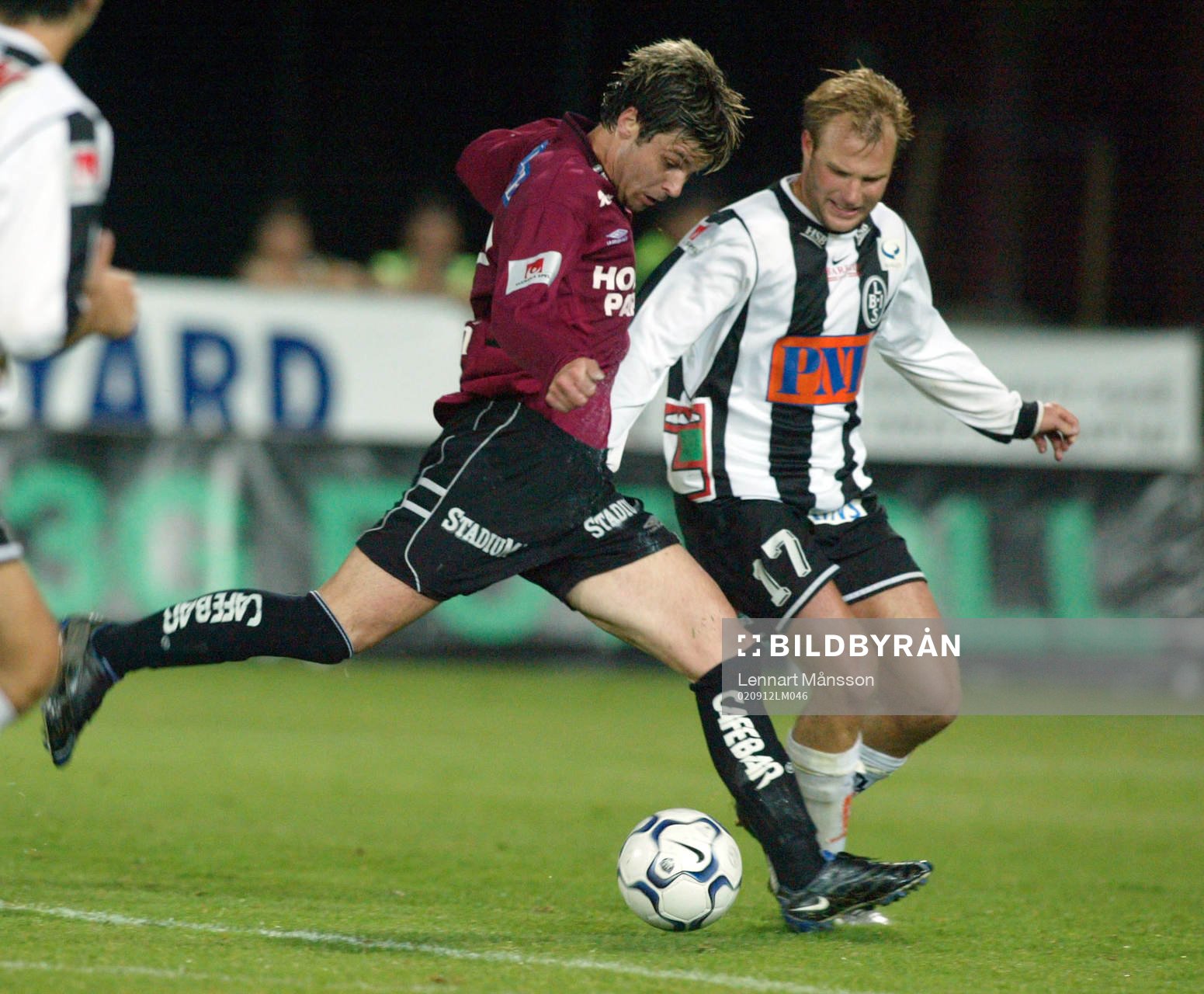 Nick Bosevski klipper till. Anders Friberg kan ej förhindra