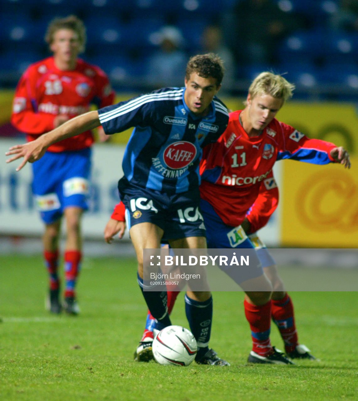 Johan Elmander Drar förbi Andreas Dahl