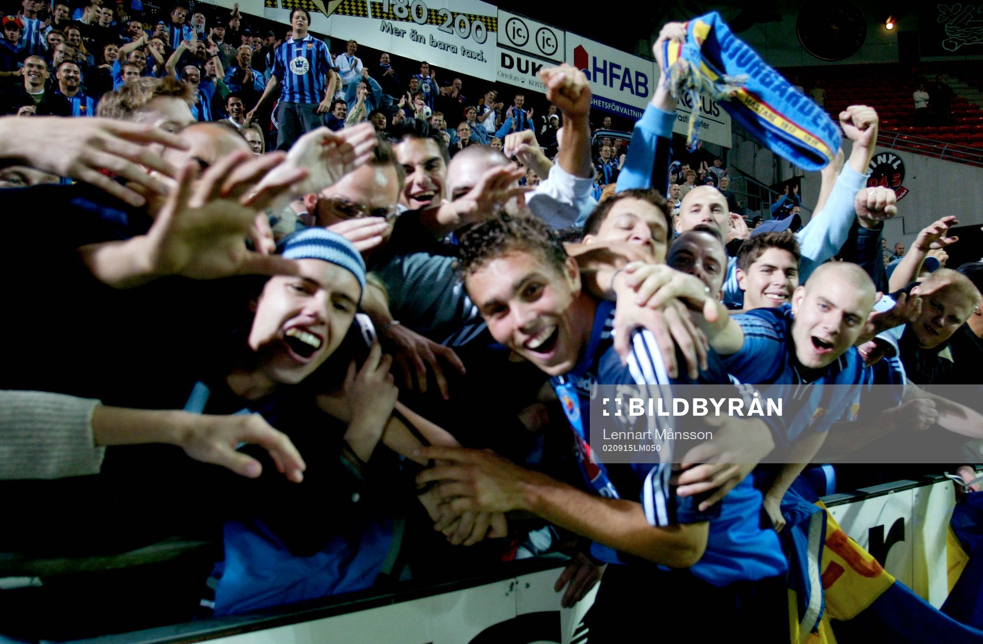Johan Elmander hyllas av fansen