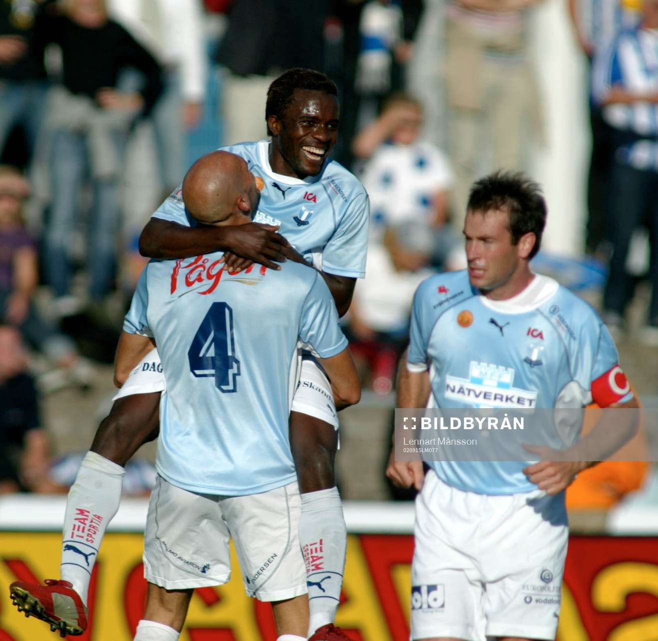 Peter Ijeh grattas, jubel