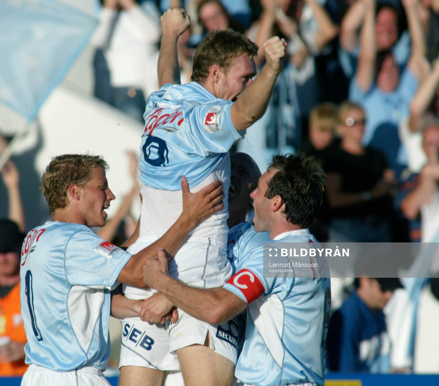  Niklas Skoog hissas efter 4-1.