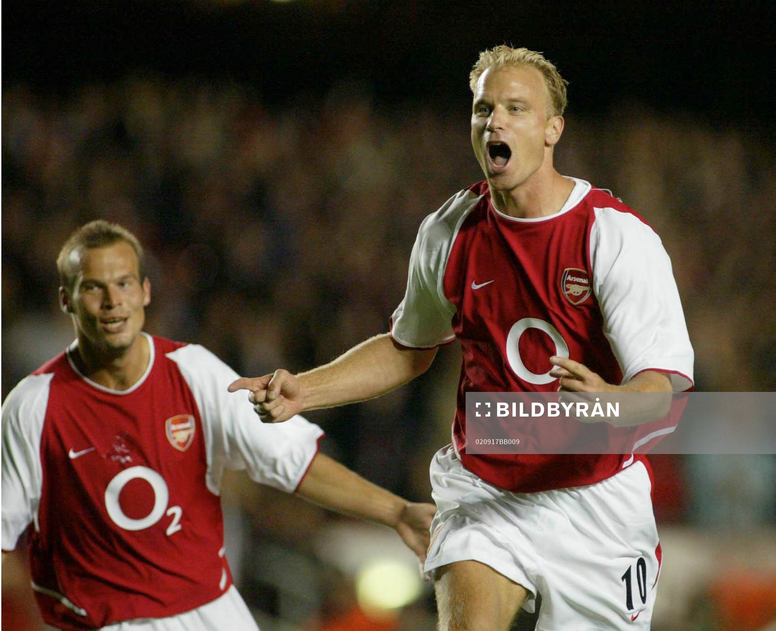 Dennis Bergkamp och Fredrik Ljungberg, Arsenal, jublar,