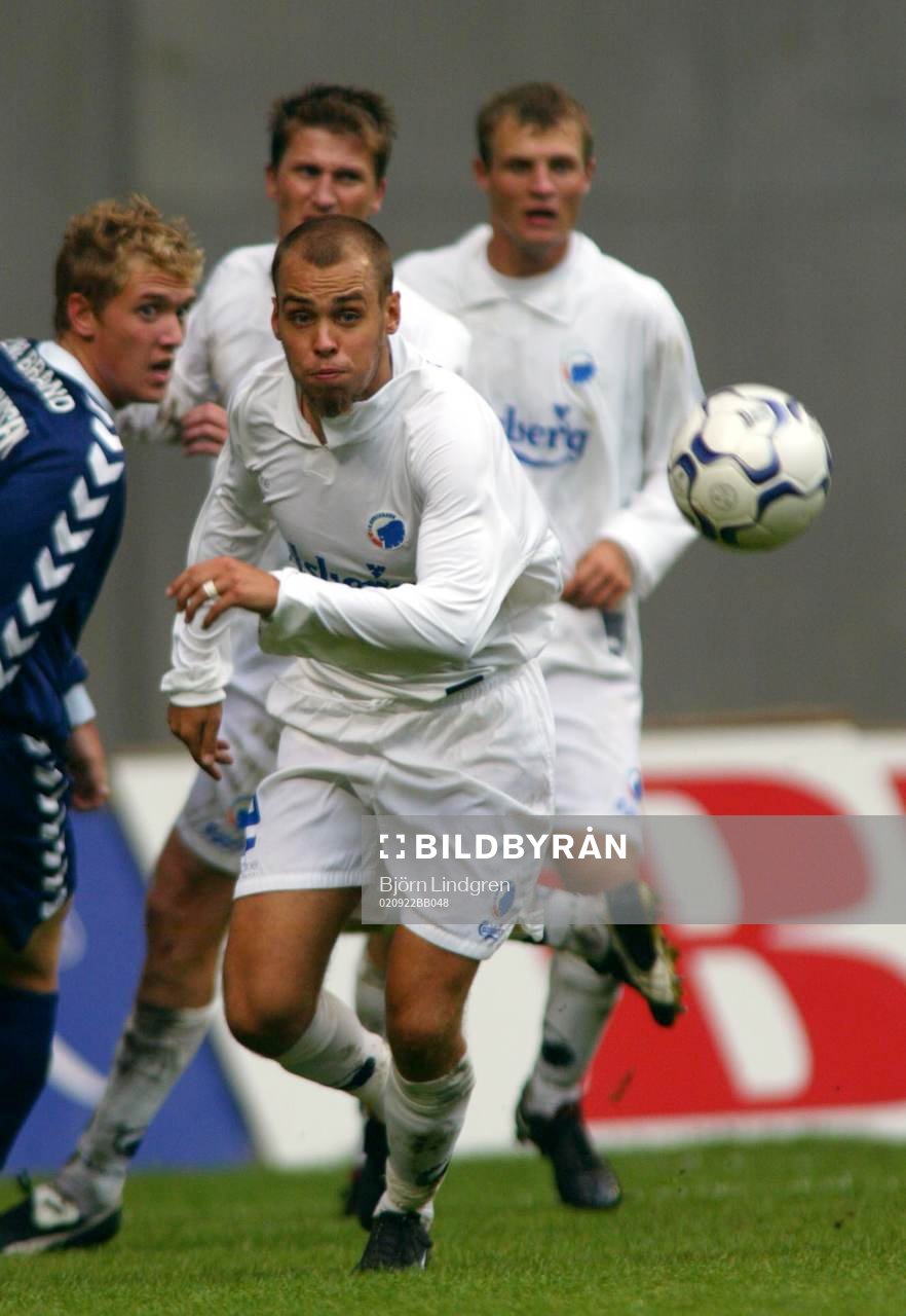 Tomas Antonelius, Köpenhamn, får undan bollen