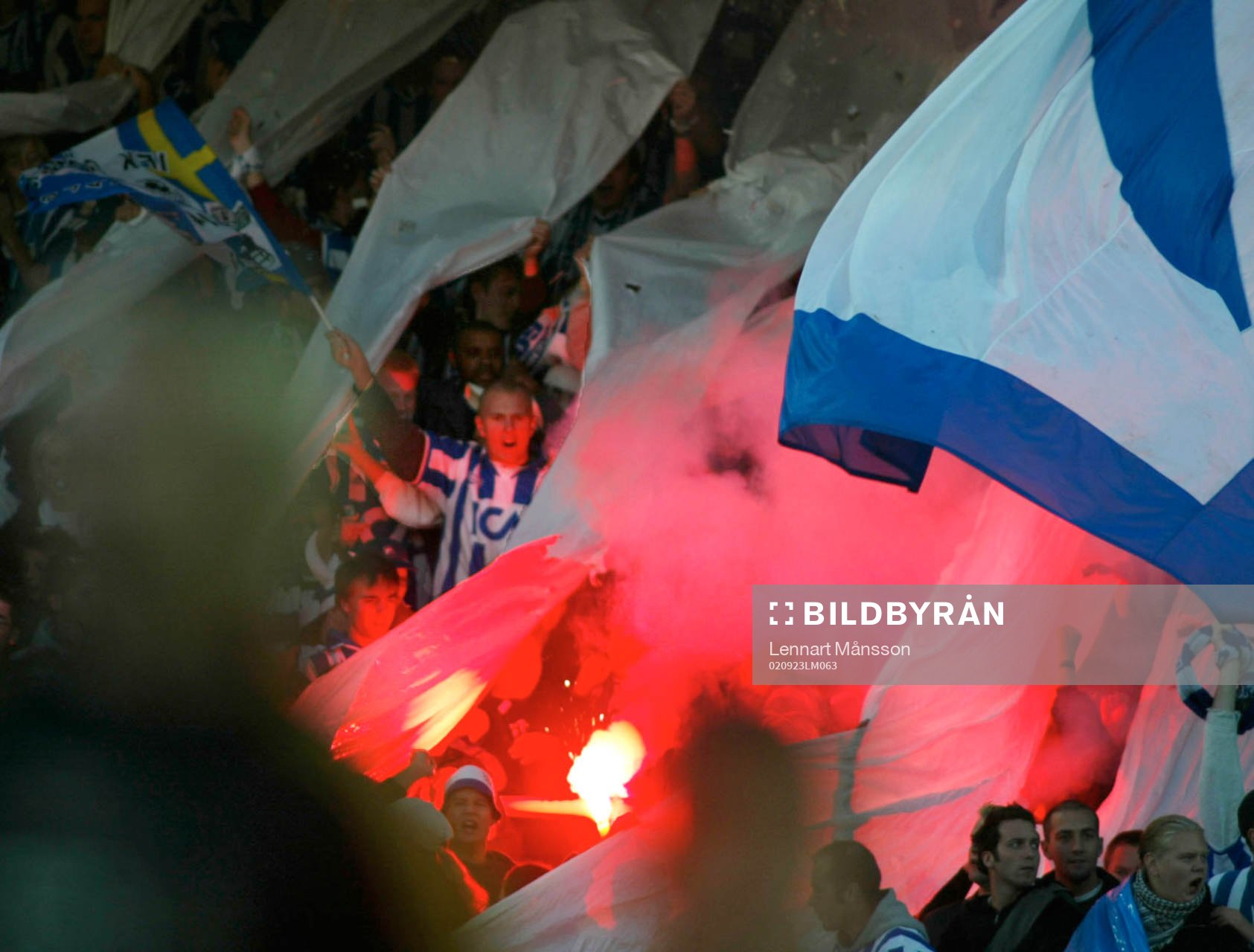 Supporters, flagga, eld, bengalisk eld