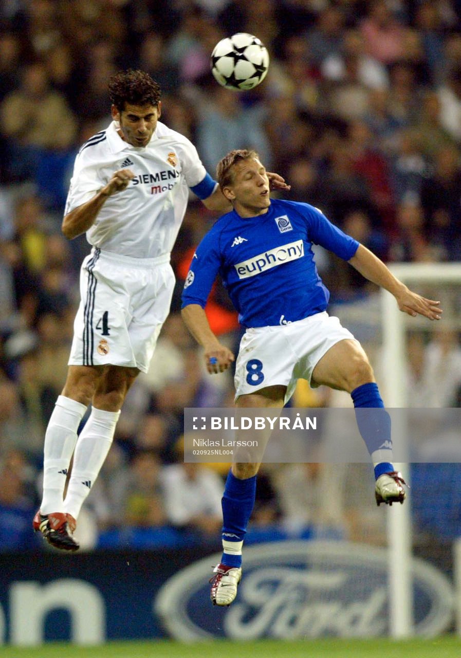  Fernando Hierro, Real Madrid vinner en duell mot Wesley Sonck, Genk