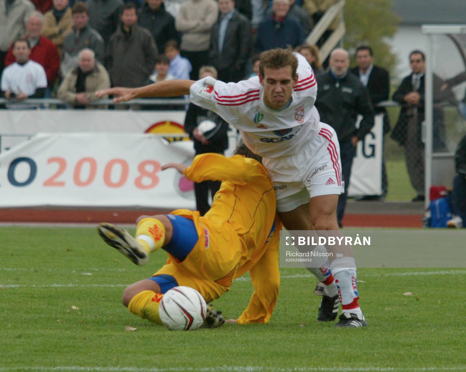 Fredrik Samuelsson, Assyriska, flyger förbi en