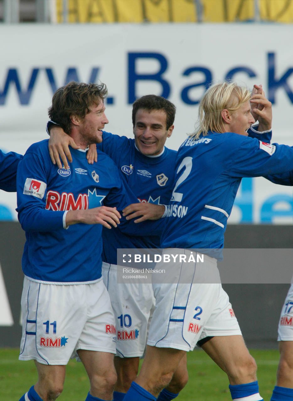Mikael Nilsson, Halmstad, kvitterade till 2-2. Här klappas